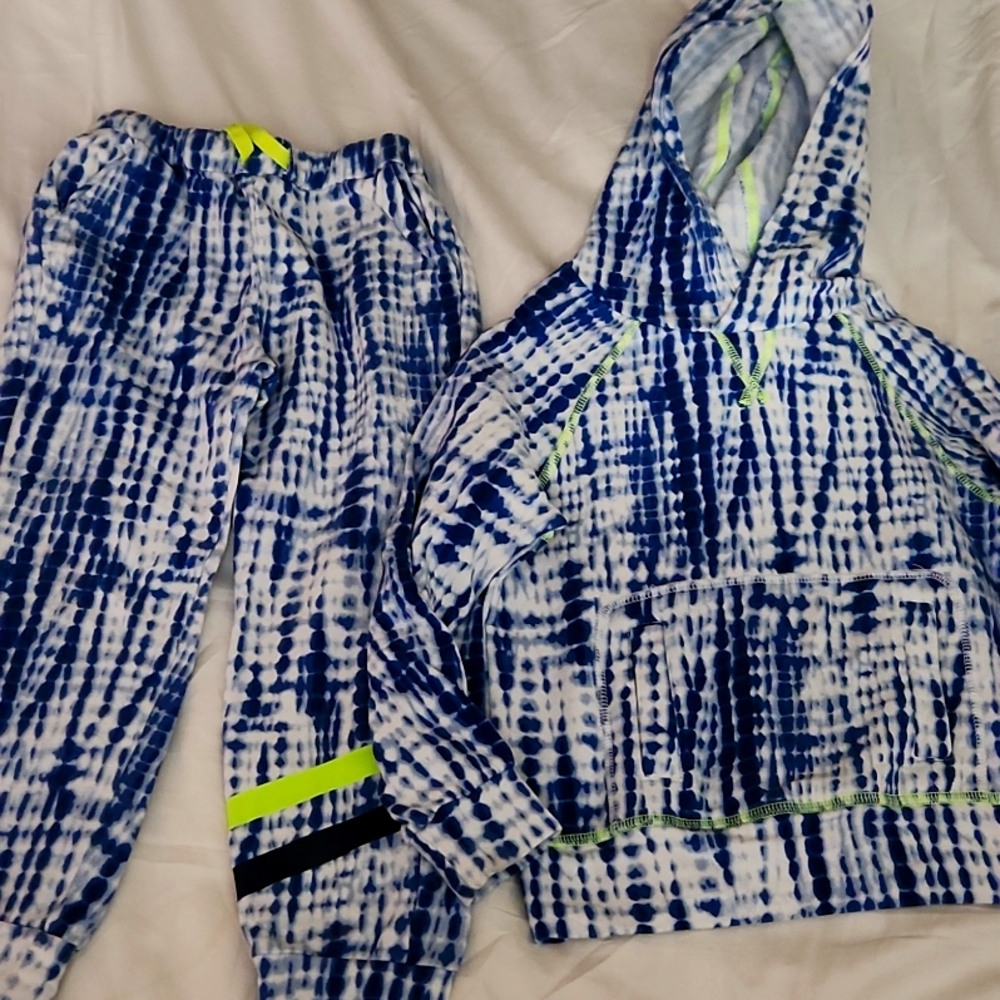 Sweatshirt and pant